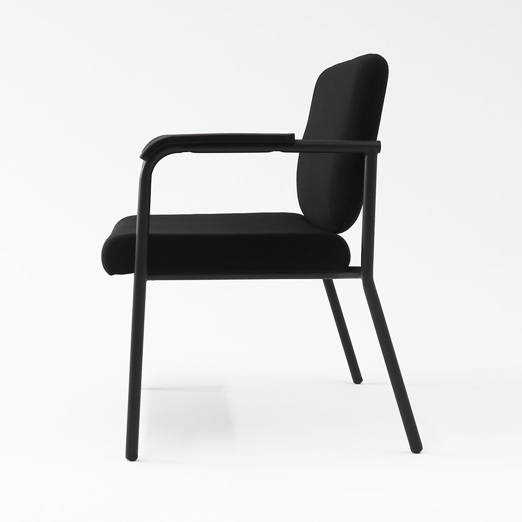 Endura Max Bariatric Chair detail view showing black frame and seat support